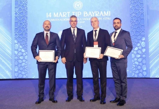 Adanalı sağlık&ccedil;ılara "Yılın Hekimi" ve "Yılın Sağlık &Ccedil;alışanı" &ouml;d&uuml;l&uuml;
