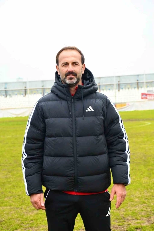 Adem Çak ilk maçından galibiyetle ayrıldı
