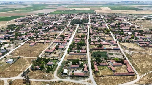 Adeta cetvelle &ccedil;izilmiş 113 yıllık bu k&ouml;yde &ccedil;ıkmaz sokak yok
