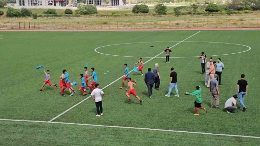 Adilcevaz’da okullar arası futbol turnuvasında kupa Aydınlar beldesinin oldu
