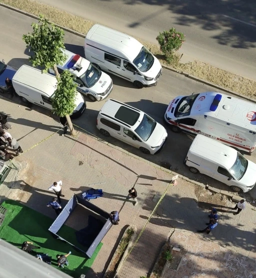 Adıyaman&rsquo;da 5. kattan atlayan yaşlı adam hayatını kaybetti

