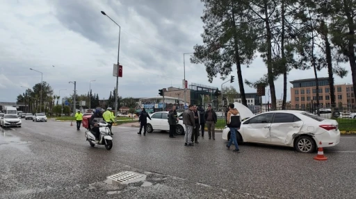 Adıyaman&rsquo;da d&ouml;rt ara&ccedil; bir birine girdi
