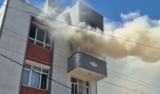 Adıyaman&rsquo;da ev yangınında 1 kişi dumandan etkilendi
