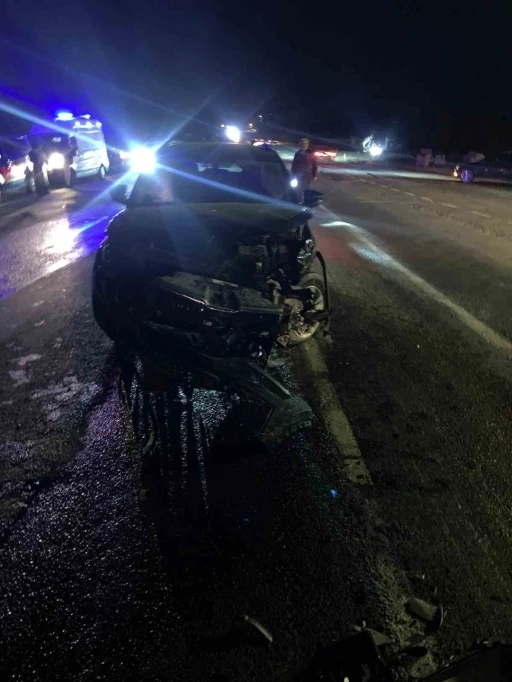 Adıyaman’da iki otomobil çarpıştı: 2 yaralı
