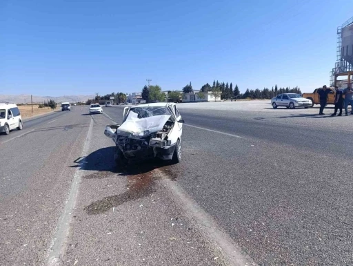 Adıyaman’da iki otomobil çarpıştı: 4 yaralı
