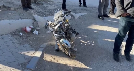 Adıyaman&rsquo;da motosiklet ile otomobil &ccedil;arpıştı: 1 yaralı
