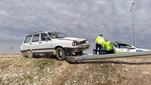 Adıyaman&rsquo;da otomobil ile kamyon &ccedil;arpıştı: 1 yaralı
