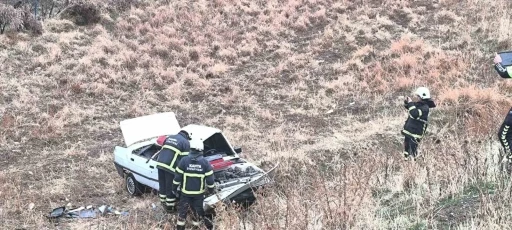 Adıyaman&rsquo;da otomobil şarampole yuvarlandı: 3 yaralı
