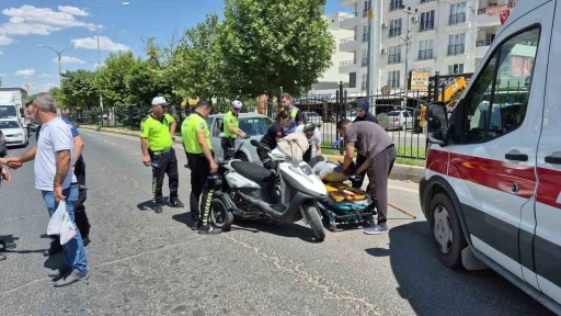 Adıyaman&rsquo;da otomobille motosiklet &ccedil;arpıştı: 1 yaralı
