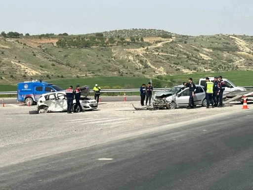 Adıyaman’da otomobiller çarpıştı: 1 ölü, 7 yaralı
