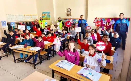 Adıyaman&rsquo;da polisi miniklere trafik eğitimi verdi
