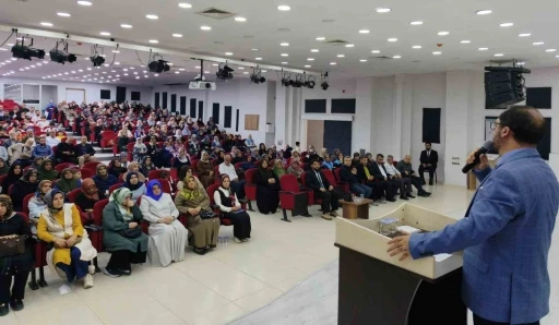 Adıyaman&rsquo;da "Dijital d&uuml;nyada &ccedil;ocuk ve ebeveyn olmak" konferansı d&uuml;zenlendi
