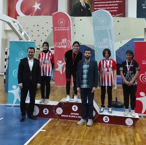 Adıyaman’da yıldız kızlar bilek güreşi yarışları yapıldı
