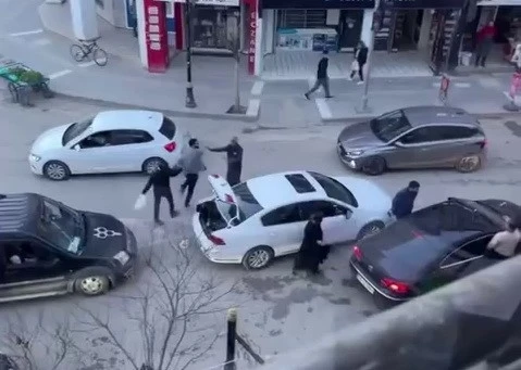 Adıyaman’da yol verme meselesinde tartışma çıktı
