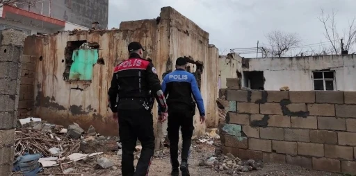 Adıyaman genelinde metruk binaların yıkım s&uuml;reci s&uuml;r&uuml;yor
