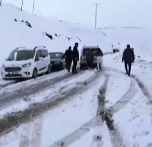 Adıyaman&rsquo;ın y&uuml;ksek kesimlerinde kar yağışı
