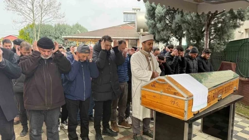 Adliye &ouml;n&uuml;nde kalbinden bı&ccedil;aklanarak &ouml;ld&uuml;r&uuml;len Emrah&rsquo;ın amcası konuştu
