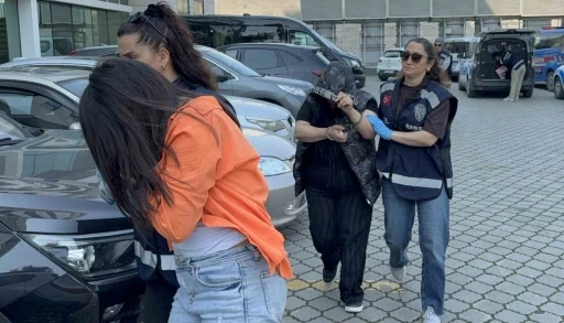 Adliyede g&ouml;r&uuml;len dava sonrası kavgaya karışan 3 kadın tutuklandı
