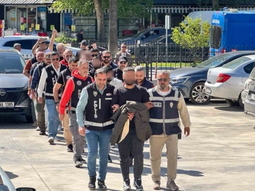 Adliyeye sevk edilirken &quot;Düğün alayı mı var&quot; demişlerdi, 3’ü tutuklandı
