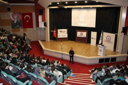 ADÜ’de &quot;Diksiyon ve Topluluk Önünde Konuşma Sanatı&quot; etkinliği gerçekleşti
