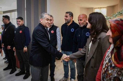 AD&Uuml; İktisadi İşletme M&uuml;d&uuml;rl&uuml;ğ&uuml; personeline Ramazan Ayı dolayısıyla alışveriş kartı verildi
