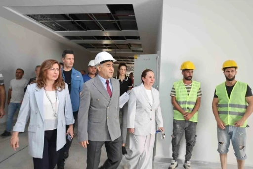 AD&Uuml; Rekt&ouml;r&uuml; Kent, devam eden &ccedil;alışmaları inceledi

