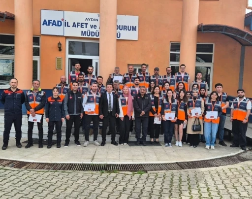 AFAD g&ouml;n&uuml;ll&uuml;lerine sertifika ve kimlikleri teslim edildi
