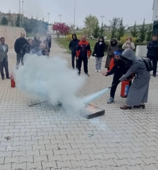AFAD’tan kurum personellerine uygulamalı yangın eğitimi
