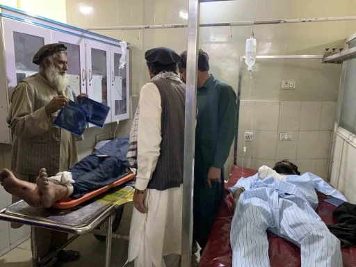 Afganistan&rsquo;da m&uuml;ltecileri taşıyan kamyon devrildi: 22 &ouml;l&uuml;, 36 yaralı
