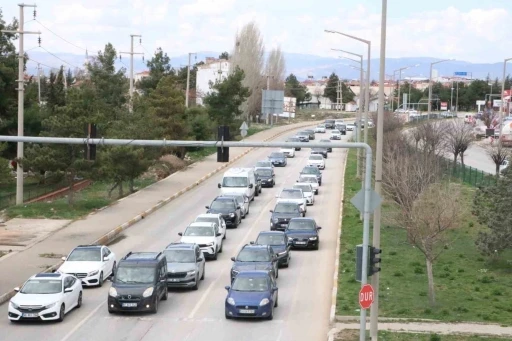 Afyonkarahisar - Antalya kara yolunda bayram yoğunluğu
