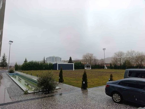 Afyonkarahisar&rsquo;da beklenen kar yağışı başladı
