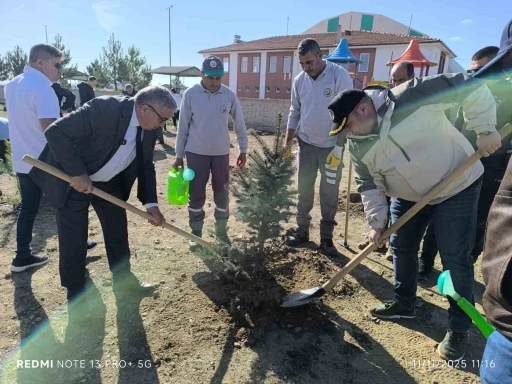 Afyonkarahisar’da binlerce fidan toprakla buluşturuldu
