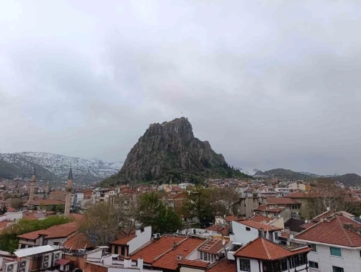 Afyonkarahisar&rsquo;da kara kış geri geldi
