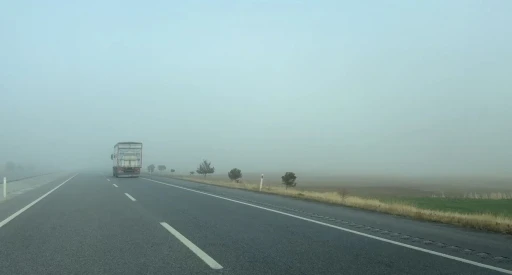 Afyonkarahisar&rsquo;da sisli hava etkili oldu
