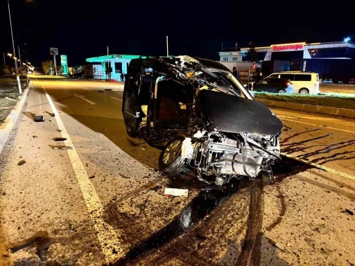 Afyonkarahisar&rsquo;da trafik kazası: 1 &ouml;l&uuml;, 1 yaralı
