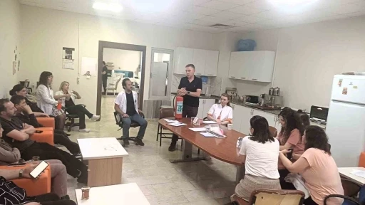 Afyonkarahisar Devlet Hastanesi’nde laboratuvar çalışanlarına hatırlatma eğitimi
