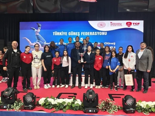 Afyonkarahisar&rsquo;lı sporcular Kars&rsquo;ta ki g&uuml;reş şampiyonasından madalyalarla d&ouml;nd&uuml;
