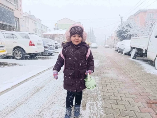 Afyonkarahisar nisan ayında kış mevsimini yaşadı
