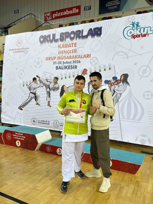 Afyonkarahisarlı gen&ccedil; karateci T&uuml;rkiye final bileti aldı
