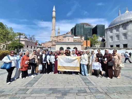 Afyonkarahisarlı gen&ccedil;ler, İstanbul&rsquo;un tarihi mekanlarını ziyaret etti
