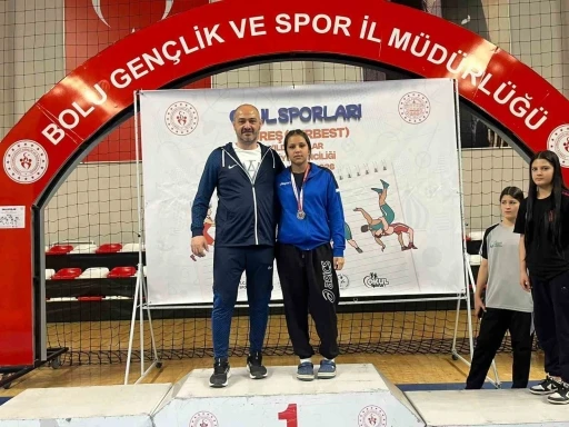 Afyonkarahisarlı g&uuml;reş&ccedil;i T&uuml;rkiye ikincisi oldu
