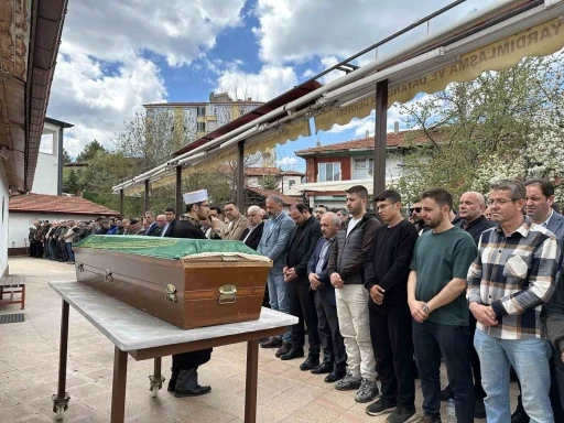 Ağabeyi tarafından &ouml;ld&uuml;r&uuml;len vatandaş toprağa verildi
