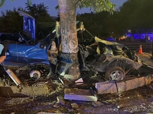 Ağaca çarpan Fiat Tofaş araç hurdaya döndü: 1 ağır yaralı
