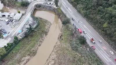 Cendere Deresi’nden otomobil çıkarıldı: O anlar böyle görüntülendi