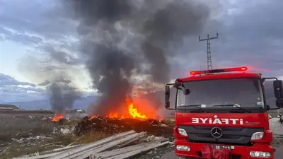 Erzincan’da hurdalık yangını