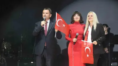 Osmangazi’de Cumhuriyet coşkusu Göksel’in şarkılarıyla taçlandı
