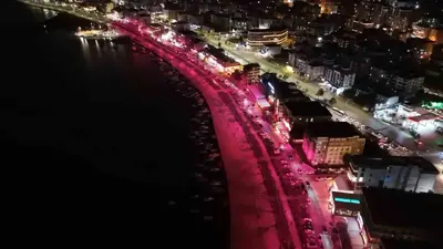 Sahilde pembe seferberlik: Meme kanserine karşı farkındalık ışıkları