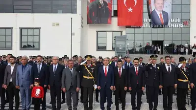 Iğdır’da 29 Ekim Cumhuriyet Bayramı kutlamaları çelenk sunma töreniyle başladı