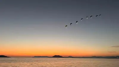 Fethiye’de Led Işıklı Motorlu Yamaç Paraşütü gösterisi beğenildi