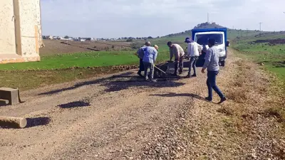 Vatandaşlar mahalle yollarını kendi imkanlarıyla yaptı